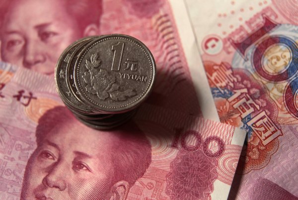 СМИ: Китай ослабляет юань на фоне предстоящей торговой войны с США