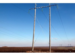 Энергетики ФСК ЕЭС заменили опоры ЛЭП, обеспечивающих электроэнергией промпредприятия в Ростовской области