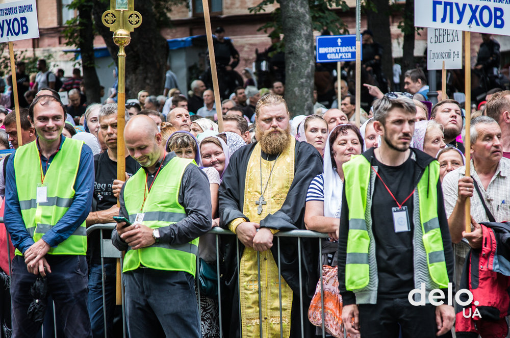 "Мы сюда приехали мира просить" — как в Киеве прошел Крестный ход УПЦ МП (фото)