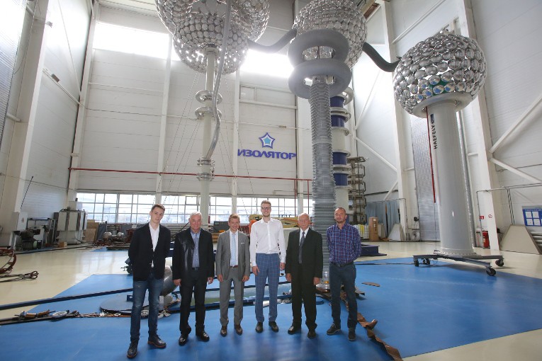 Завод «Изолятор» посетили представители руководства EPC-контрактора из Словакии — компании «ВУЙЭ»