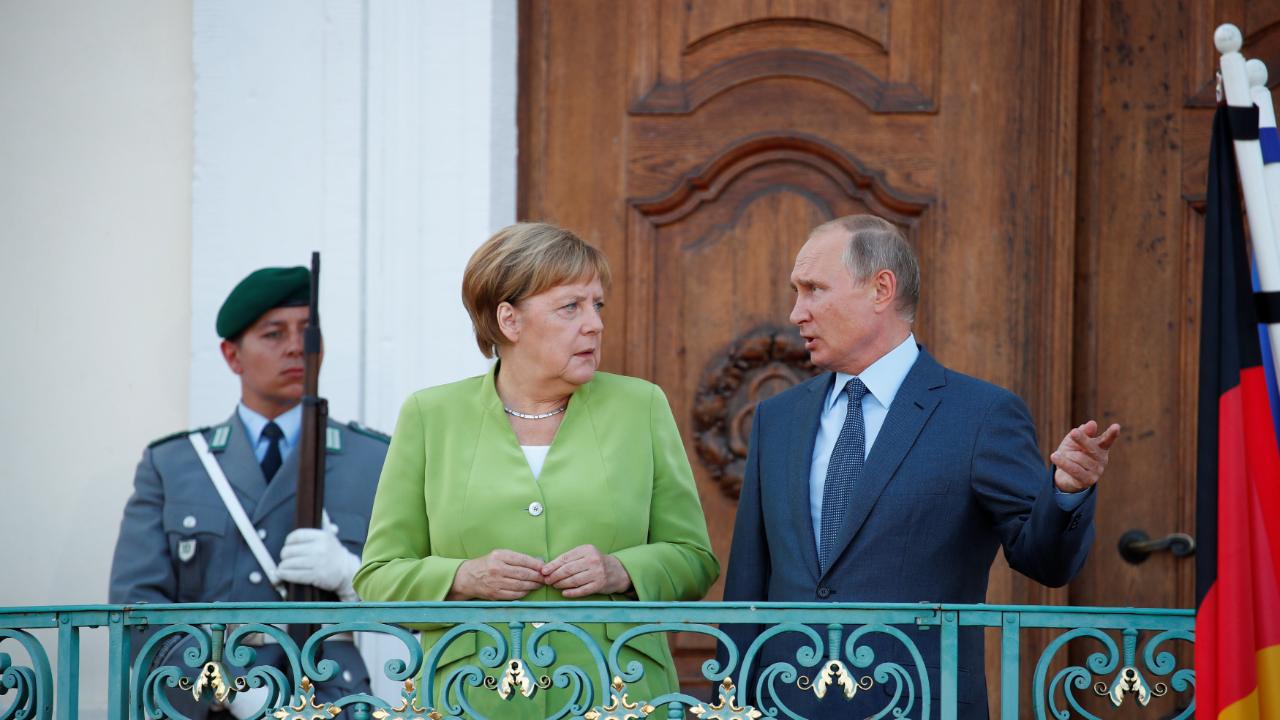 Путин и Меркель обсудили Украину и "Северный поток"