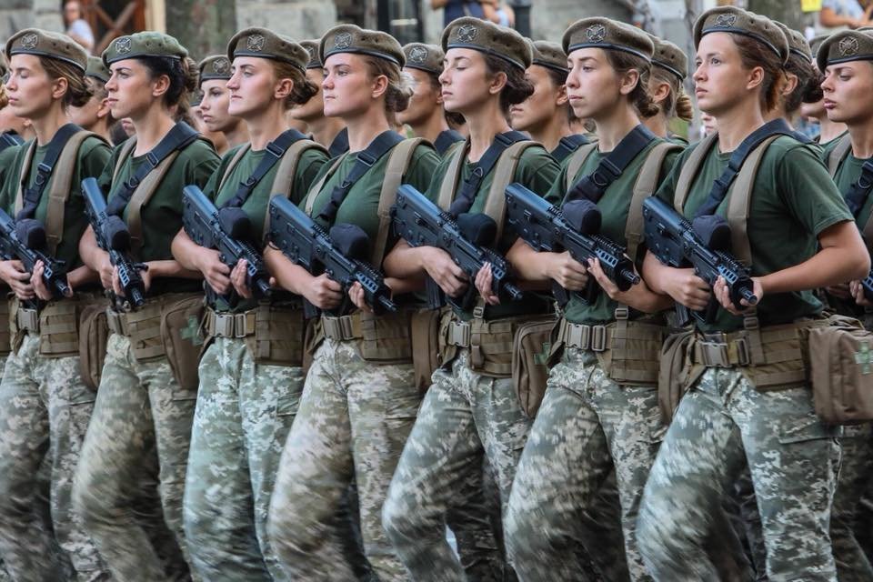 Геращенко сообщила, сколько женщин служат в рядах украинской армии