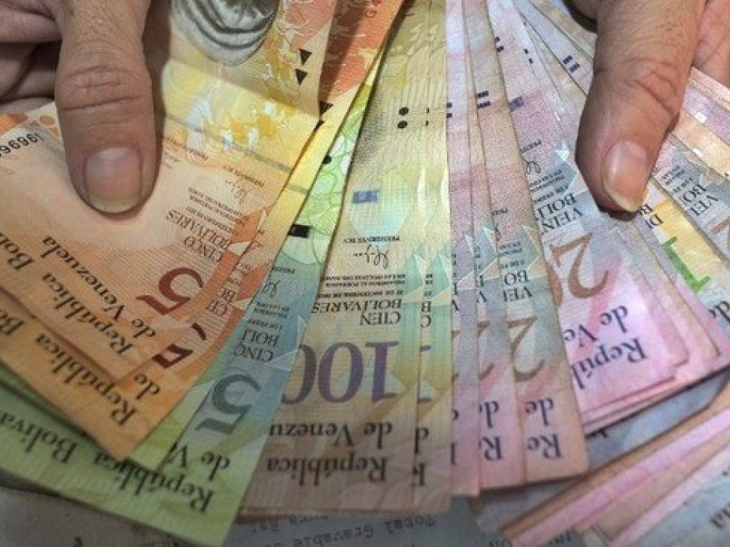 В Венесуэле гражданам разрешили обмен валюты