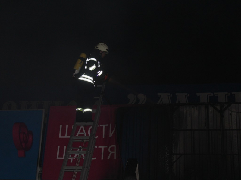 В Киеве горел Минский рынок (фото, видео)