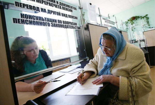 Россиян переведут на накопительную пенсию без их согласия