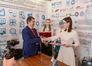IEK GROUP подписала договор о сотрудничестве с Московским государственным образовательным комплексом