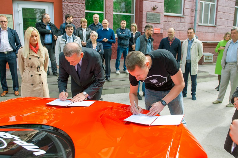 НГТУ НЭТИ и ГК «Спектр» подписали соглашение о разработке энергоустановки для спортивного электромобиля