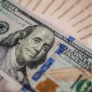 После длительного падения гривна второй день укрепляется